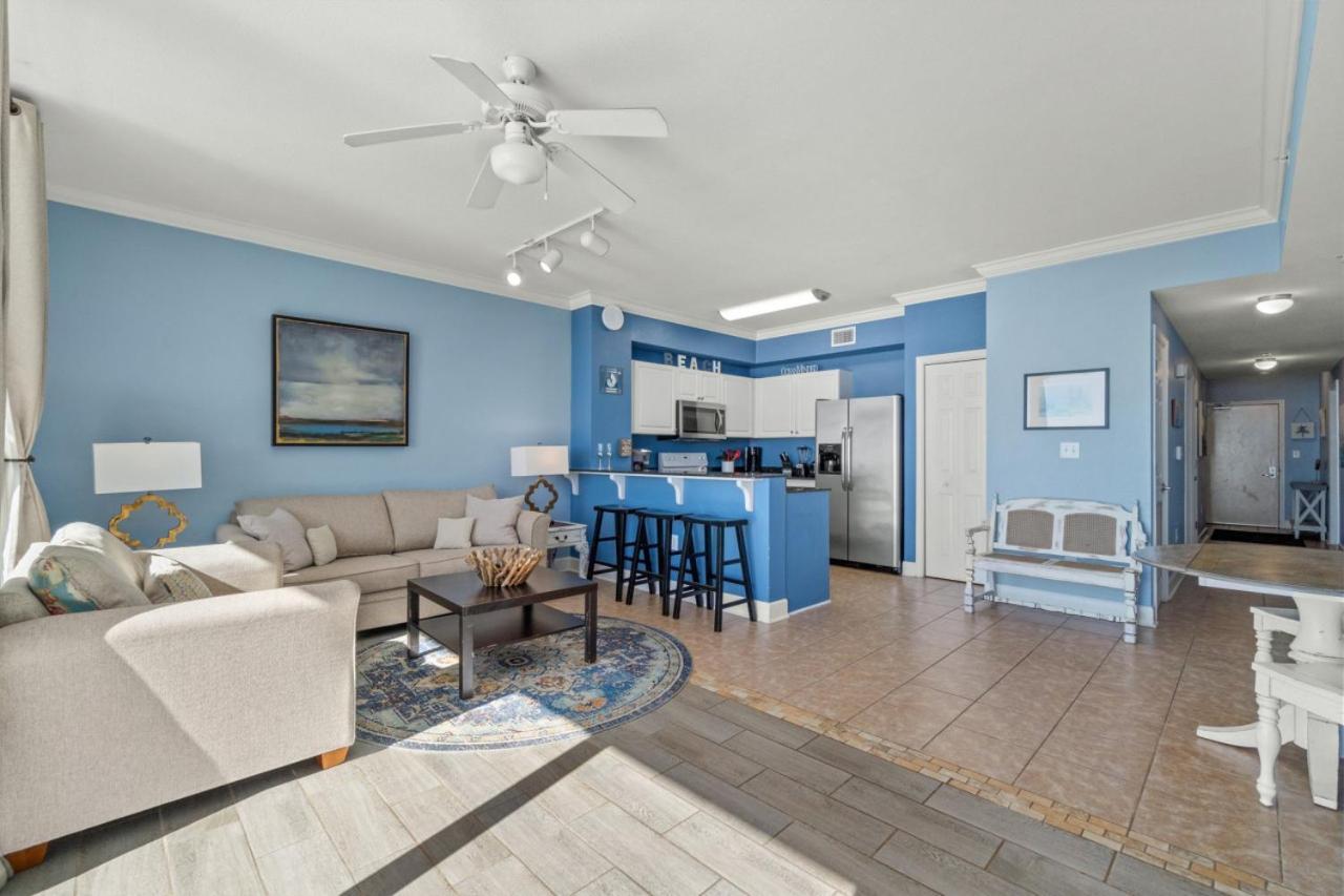 Holiday home Stunning Beachfront Condo, Walk To Pier Park,pools