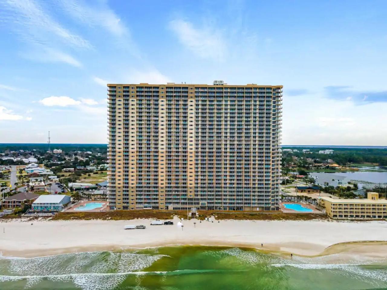 Stunning Beachfront Condo, Walk To Pier Park,pools * Panama City Beach