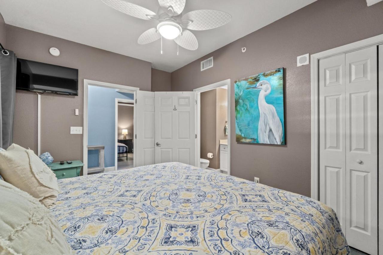 Stunning Beachfront Condo, Walk To Pier Park,pools Holiday home *